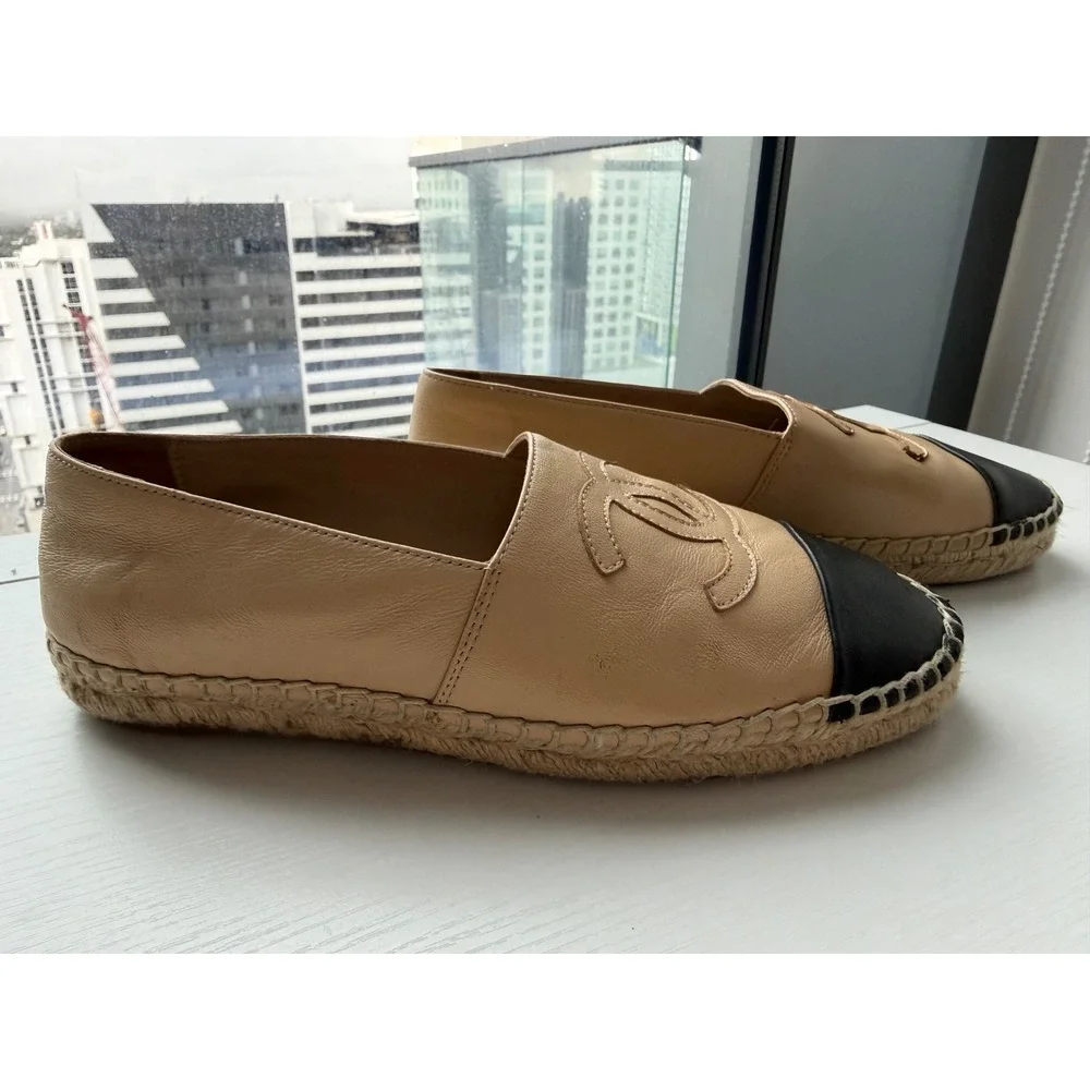 Chanel CC Espadrilles Beige Black Cap Toe Leather Flats Size 39 Lambskin - Picture 8 of 16